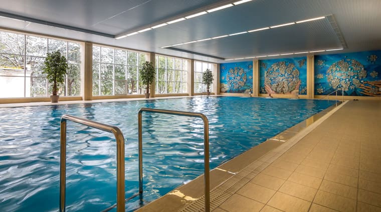 Крытый плавательный бассейн санатория Москва в Ессентуках