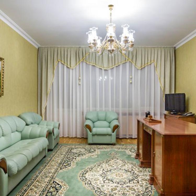 Кабинет в 2 местном 3 комнатном Люксе, Корпус 2 в санатории Москва в Ессентуках