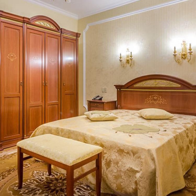 Спальня в 2 местном 2 комнатном Люксе Улучшенный, Корпус 2 санатория Москва в Ессентуках